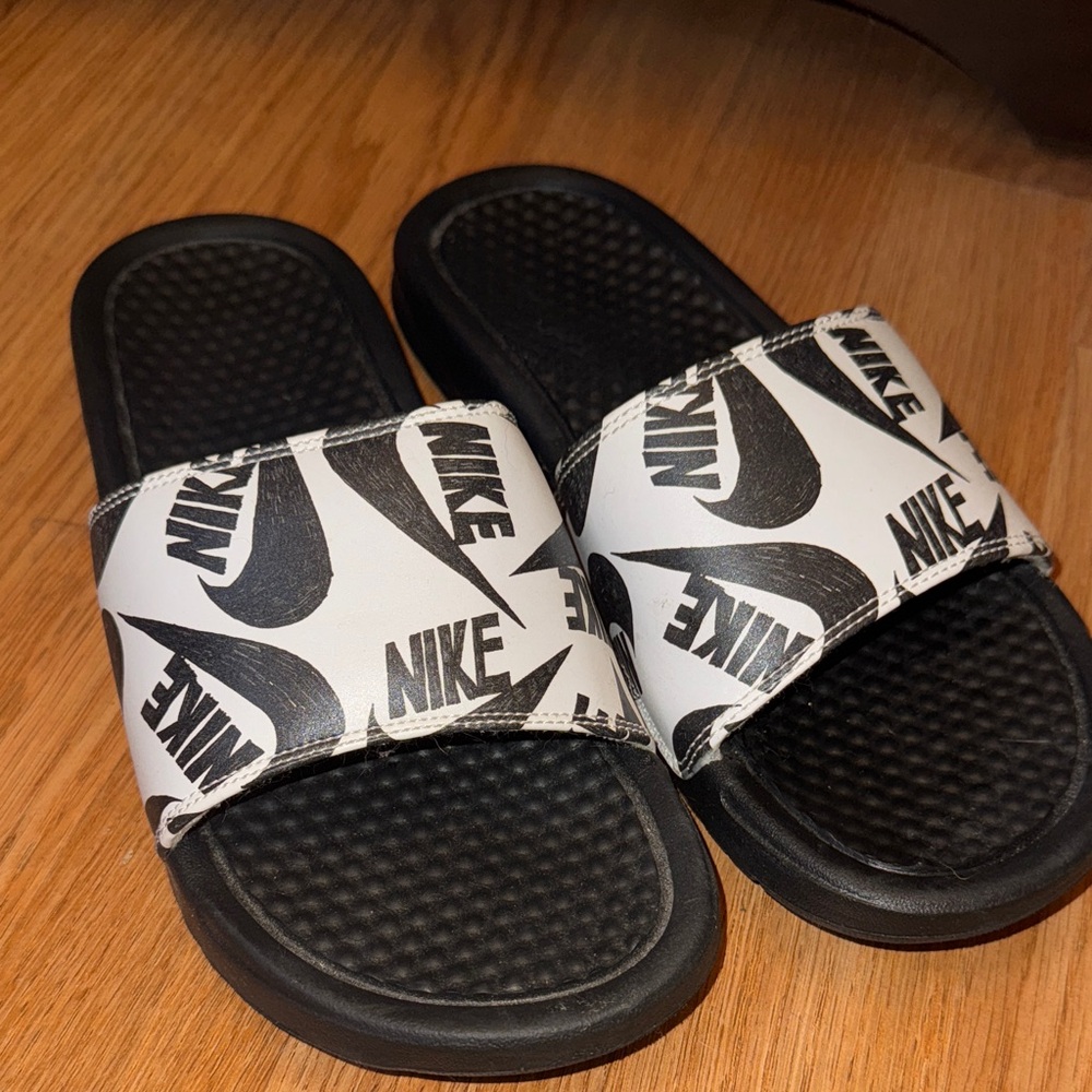 Nike women’s black and White Logo Slide Sandals